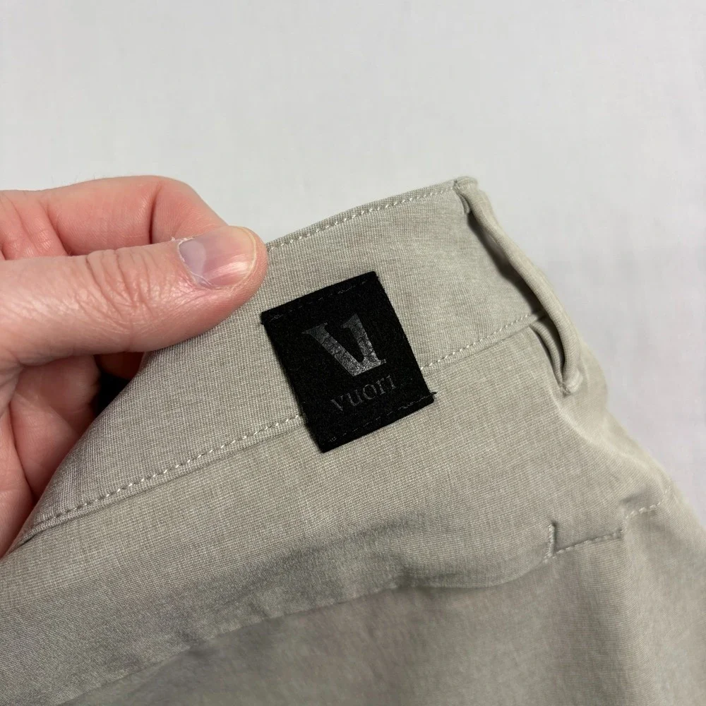 Vuori‎ Aim Pants Mens Size 32 Beige Chino Golf Tech Stretch Performance Casual